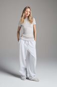 תמונת דוגמן קידמית של CLASSIC STRAIGHT LEG PANT