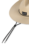 תמונת תקריב של כובע קש רחב שוליים