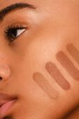 תמונת תקריב של Skin Tint M5 Longwear & Care 32 ML