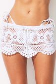 תמונת תקריב דוגמן של LOW RISE MINI SKIRT