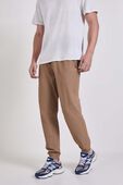תמונת דוגמן קידמית של License to Train Textured Jogger Regular