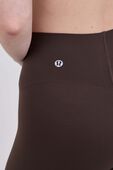 תמונת תקריב דוגמן של lululemon Glow Up&trade; Super-High-Rise Tight 25''
