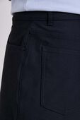 תמונת תקריב דוגמן של EasyFive Relaxed-Fit Short 9''