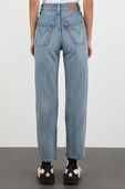 תמונת דוגמן אחורית של Ribcage Straight Ankle Jeans in Light Wash