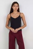 תמונת דוגמן קידמית של LULULEMON ALIGN&trade; WAIST-LENGTH CAMI A/B