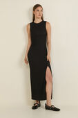 תמונת דוגמן קידמית של Sleeveless Pleated Stretch Maxi Dress