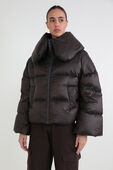 תמונת דוגמן קידמית של Down-Filled Puffer Jacket