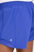 תמונת תקריב דוגמן של Hotty Hot High-Rise Lined Short 4''
