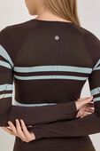 תמונת תקריב דוגמן של Swiftly Tech Long-Sleeve Shirt 2.0 Waist Length *Stripe