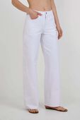 תמונת דוגמן קידמית של EasyFive Low-Rise Classic Wide-Leg Pant Regular