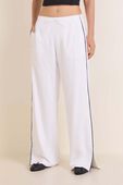 תמונת דוגמן קידמית של Court Rival Wide-Leg Track Pant *Regular