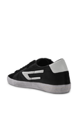 נעלי סניקרס שחורות עם שפשופים DIESEL