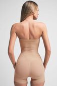 תמונת דוגמן אחורית של STRAPLESS SHORTIE BODYSUIT
