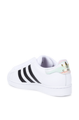 תמונה אחורית של Superstar Bold Shoes in White and Frozen Green