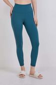 תמונת דוגמן קידמית של lululemon Align&trade; High-Rise Crop 23''