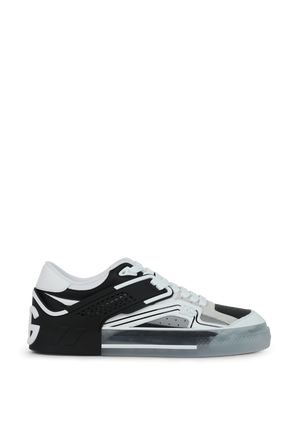 נעלי סניקרס בשחור-לבן מדגם קוסטום 2.0 DOLCE & GABBANA
