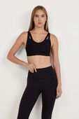 תמונת דוגמן קידמית של Levitation Sports Bra