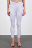 תמונת דוגמן קידמית של One Icon Clash Mid-Rise Crop Leggings