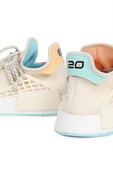 תמונת תקריב של Adidas x Pharell Williams Nmd Hu in White