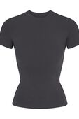 תמונה קידמית של T-SHIRT