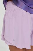 תמונת תקריב דוגמן של Shake It Out High-Rise Running Short 2.5''