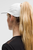 תמונה אחורית של Fast and Free Ponytail Running Hat