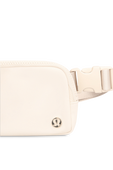 תמונת תקריב של Everywhere belt bag mini