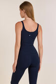 תמונת דוגמן אחורית של Align&trade; Scoop Waist-Length Tank