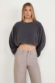 תמונת דוגמן קידמית של EasySet Relaxed-Fit Cropped Long-Sleeve Shirt