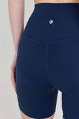 תמונת תקריב דוגמן של Align&trade; High-Rise Short 6