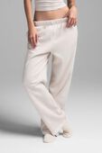 תמונת דוגמן קידמית של CLASSIC STRAIGHT LEG PANT