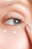 תמונת תקריב של The Rich Eye Cream 15ml