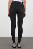 תמונת דוגמן אחורית של High Rise Super Skinny Ankle Jeans in Black Wash