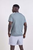 תמונת דוגמן אחורית של Metal Vent Tech Short Sleeve