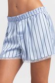 תמונת תקריב דוגמן של SHORT WITH LACE