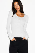 תמונת דוגמן קידמית של COTTON RIB SCOOP NECK HENLEY