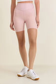 תמונת דוגמן קידמית של Wunder Under SenseKnit High-Rise Short 6''