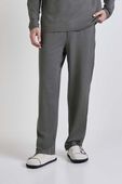תמונת דוגמן קידמית של Soft Jersey Classic-Fit Jogger