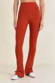 תמונת דוגמן קידמית של Align™ Mini-Flare Pant *Regular