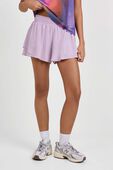תמונת דוגמן קידמית של Shake It Out High-Rise Running Short 2.5''