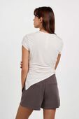 תמונת דוגמן אחורית של Modal-Silk Asymmetrical-Hem T-Shirt