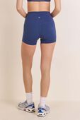 תמונת דוגמן אחורית של Align High-Rise Short 4
