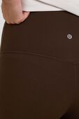 תמונת תקריב דוגמן של lululemon Align&trade; High-Rise Crop 17''