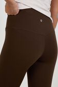תמונת תקריב דוגמן של LULULEMON ALIGN&trade; NO LINE HR PANT 25