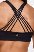 תמונת תקריב דוגמן של Flexyflex strappy yoga bra a-c