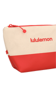 תמונת תקריב של Canvas Pouch Mini Wordmark