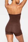 תמונת דוגמן אחורית של STRAPLESS SHORTIE BODYSUIT