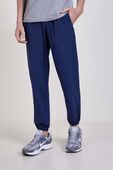 תמונת דוגמן קידמית של Perforated Running Pant Regular