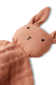 תמונה אחורית של צעצוע כרבול בדמות ארנב