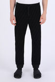 תמונת דוגמן קידמית של Black Jogging Pants With All Over Logo